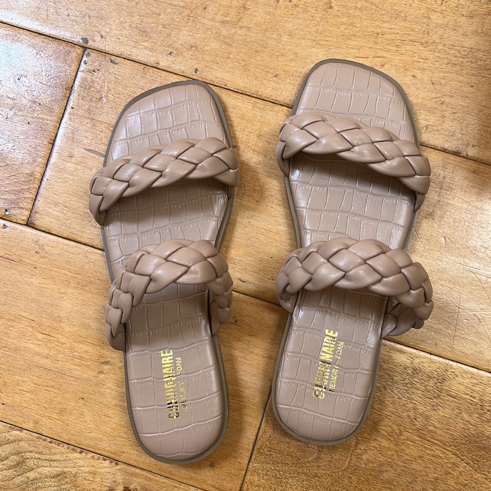 BNIB Cushionaire Vicki braided 2 band sandals